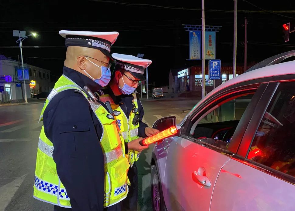 长点心吧!鄂尔多斯交警三次夜查查处交通违法行为4万多起!