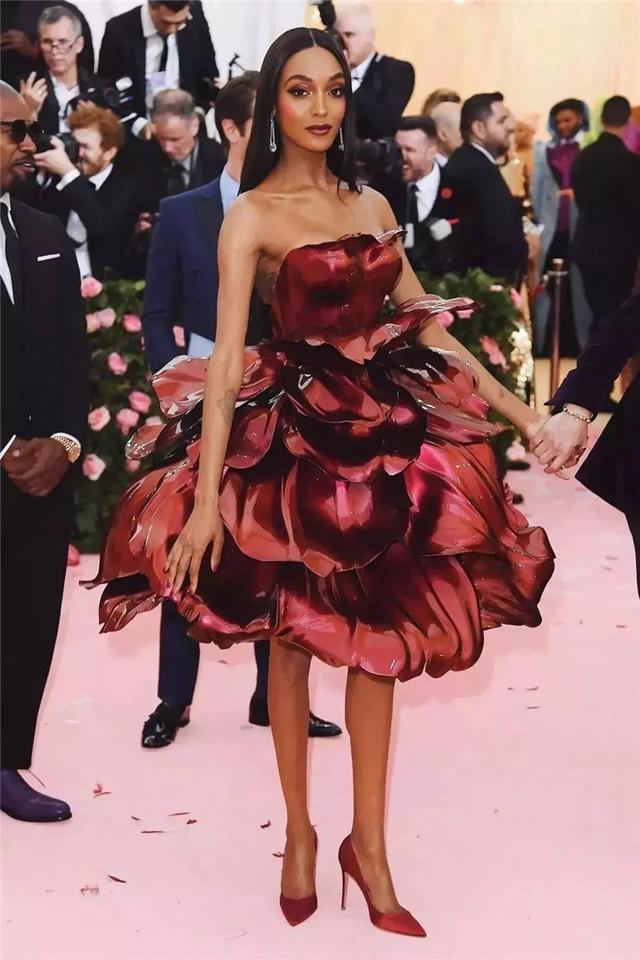 破产的辛德瑞拉Zac Posen!看来裙子再好看,人们买不起也没用