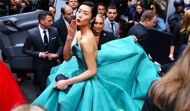 破产的辛德瑞拉Zac Posen!看来裙子再好看,人们买不起也没用
