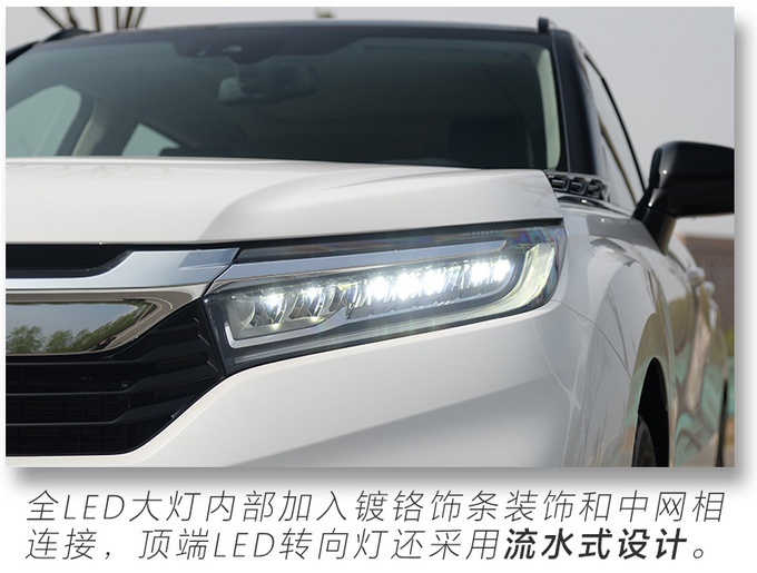 小姐姐体验新冠道,乘坐空间阔绰,后排配遮阳帘还有座椅加热