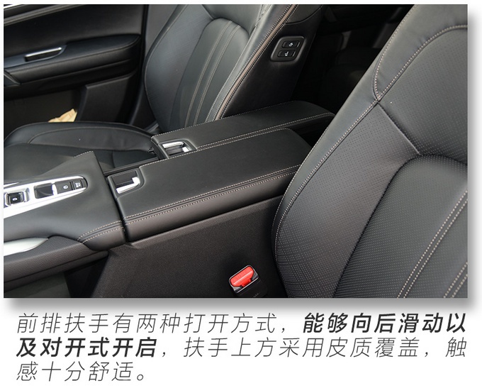 小姐姐体验新冠道,乘坐空间阔绰,后排配遮阳帘还有座椅加热