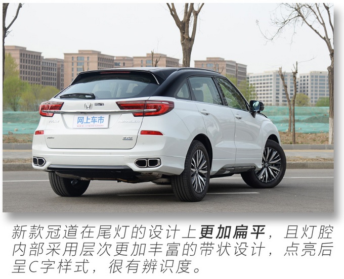 小姐姐体验新冠道,乘坐空间阔绰,后排配遮阳帘还有座椅加热