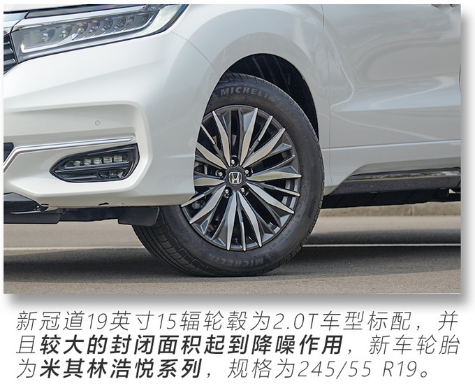 小姐姐体验新冠道,乘坐空间阔绰,后排配遮阳帘还有座椅加热