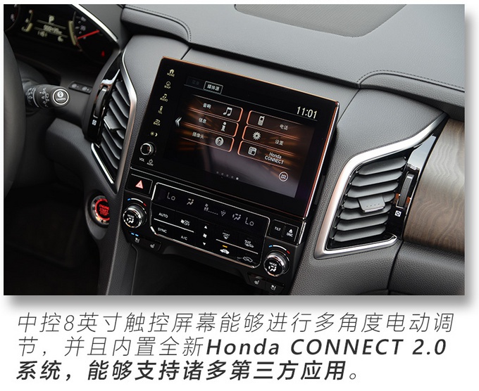 小姐姐体验新冠道,乘坐空间阔绰,后排配遮阳帘还有座椅加热