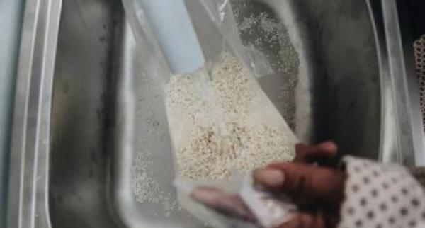 越南企业家发明＂大米ATM＂,为＂疫情失业者＂免