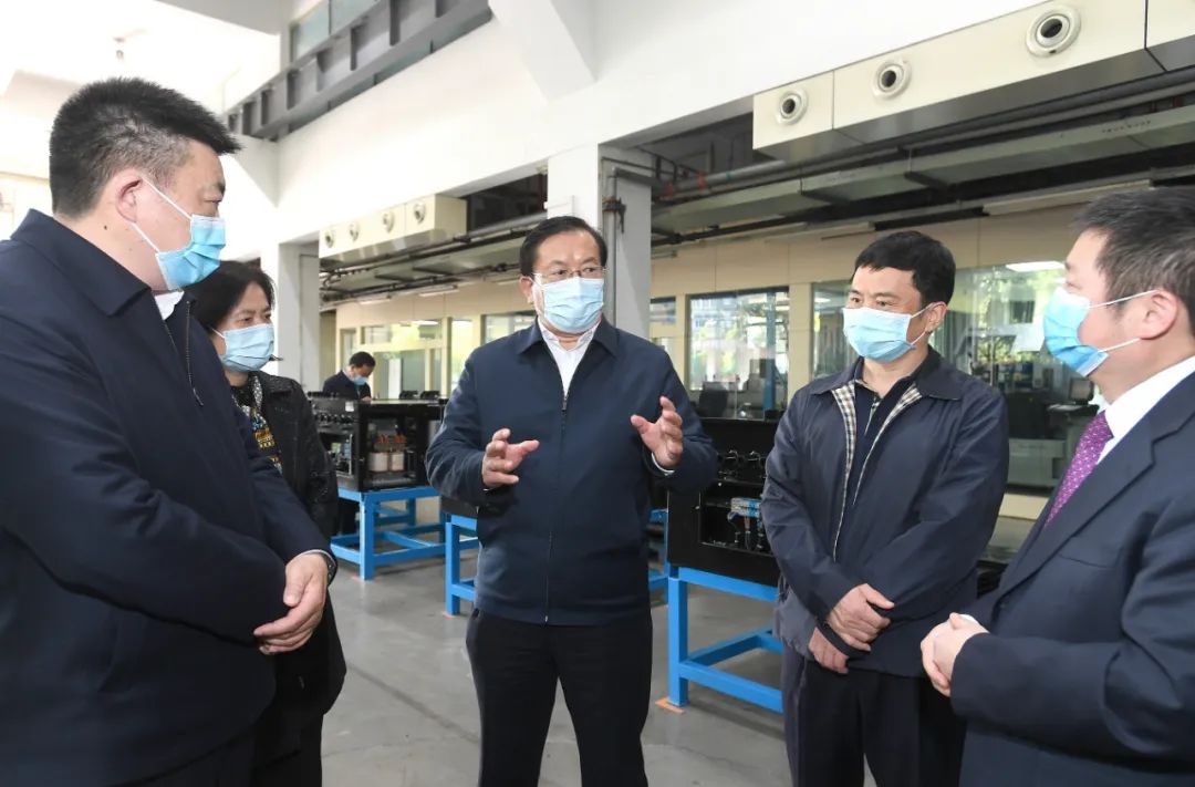 王忠林与民企负责人座谈纾困解难促经济持续健康发展