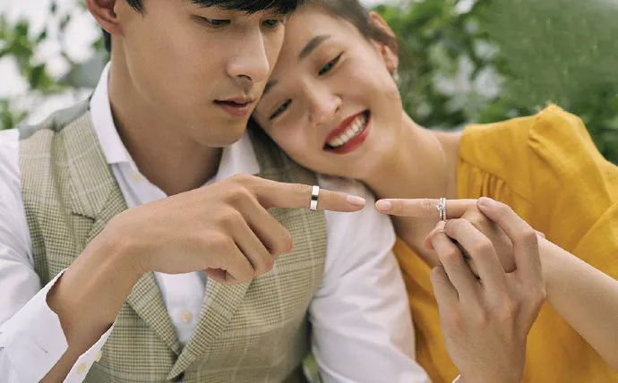 她手上的戒指惹人深思,被传许久的隐婚生子只差官宣?