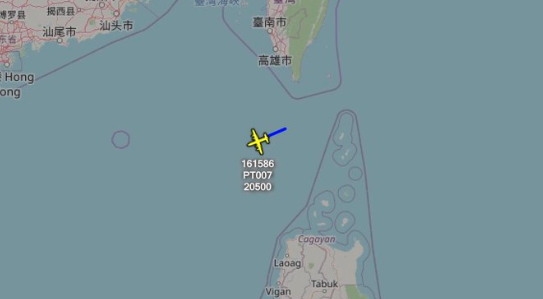 航母瘫痪后 美军核轰炸机编队在关岛“秀肌肉”