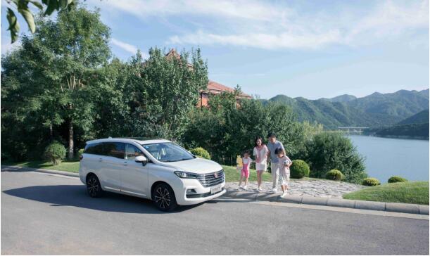 想感受人工智能？汉腾V7就可以