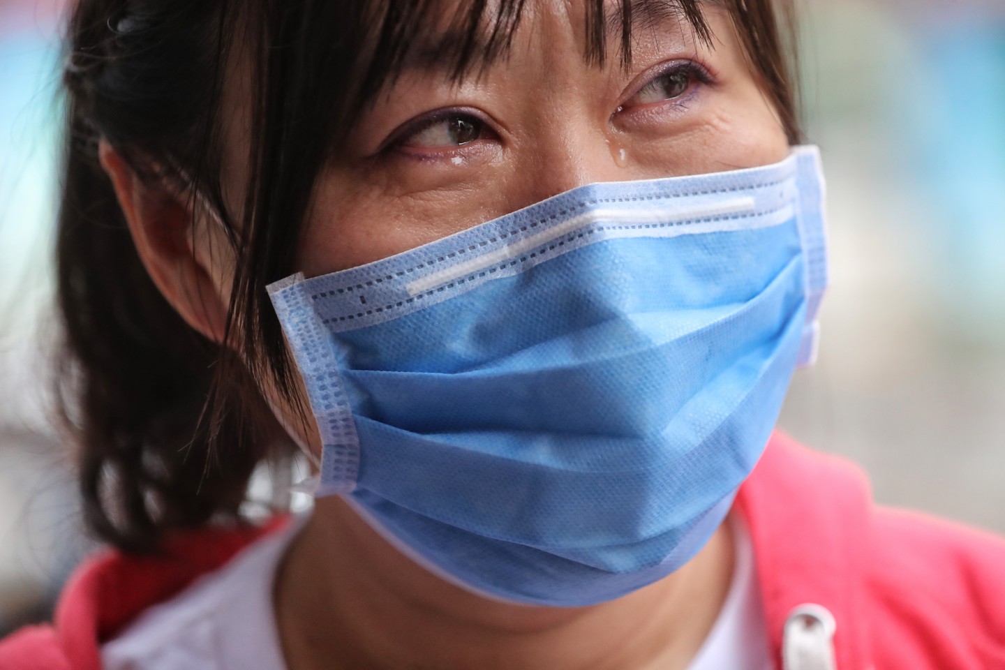 医疗队员潘攀流下眼泪。新京报记者 王贵彬