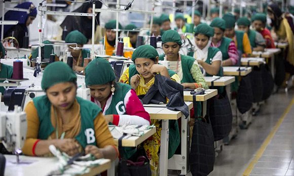 孟加拉国的纺织工人。图片来源：AM Ahad/AP