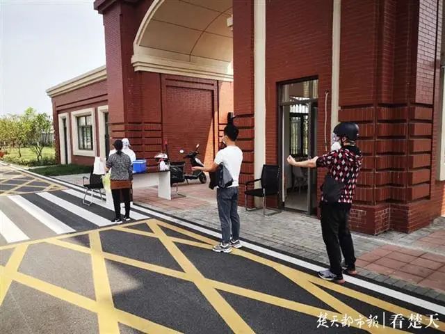 武汉:学校将开学 组织师生核酸检测、监测