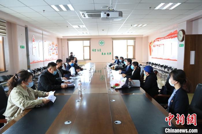 延吉市人社局在延吉市医院座谈 延吉市委宣传部供图