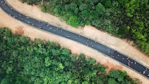 多地鼓励“周末2.5天”弹性作息，能落实吗？