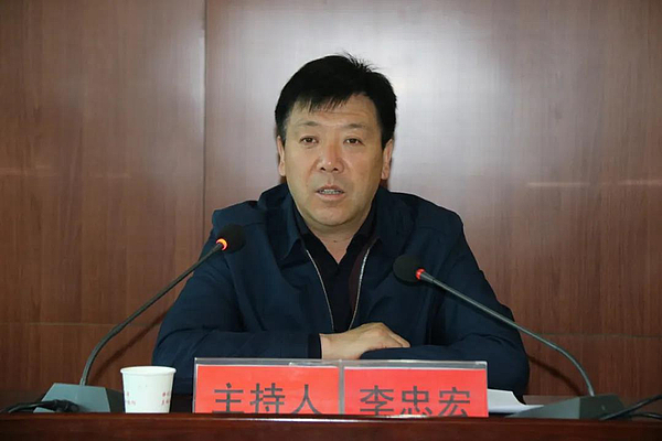 李忠宏在全区"塞上森林城"提质增效行动推进会上强调 抢抓有利时机