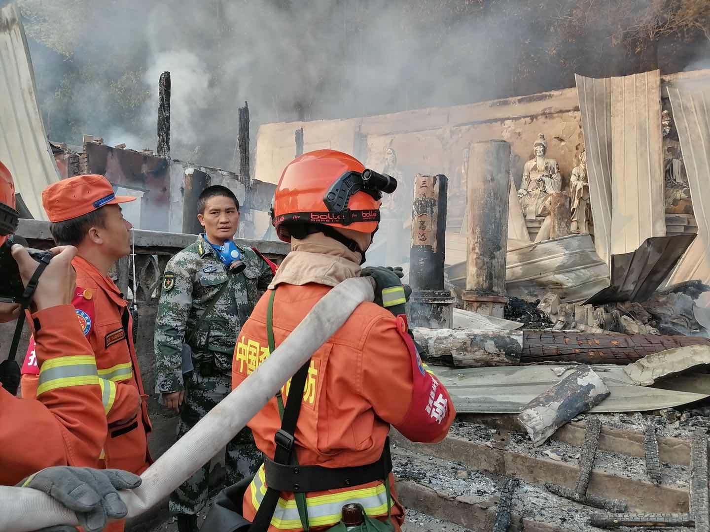 泸山顶部的道教五祖庵烧毁,青羊宫部分波及。西昌市委宣传部供图