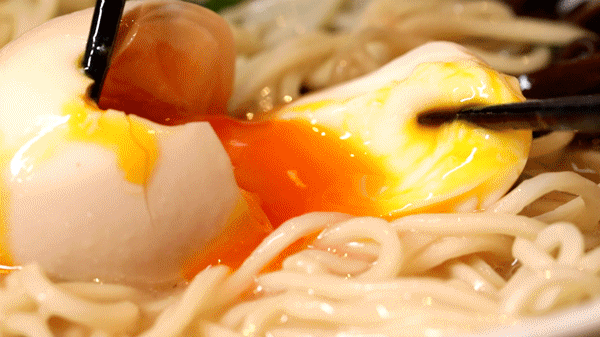 劲爆!魔都美食编辑的私密照流出!