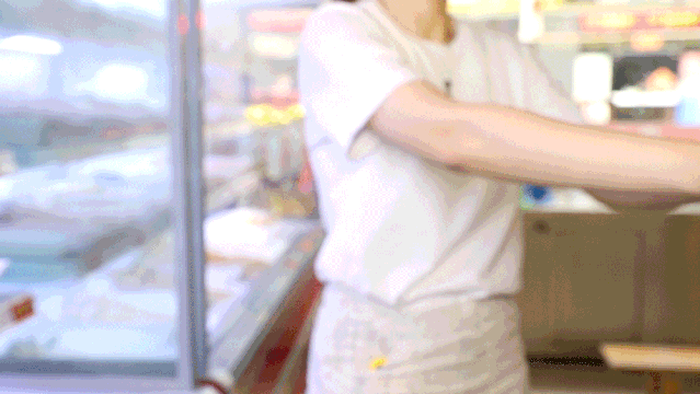 劲爆!魔都美食编辑的私密照流出!