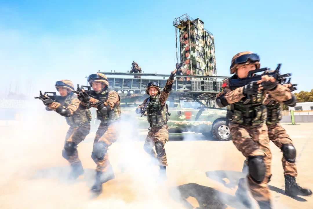 热血沸腾!练兵备战的兵哥哥,有没有你梦想中的模样?