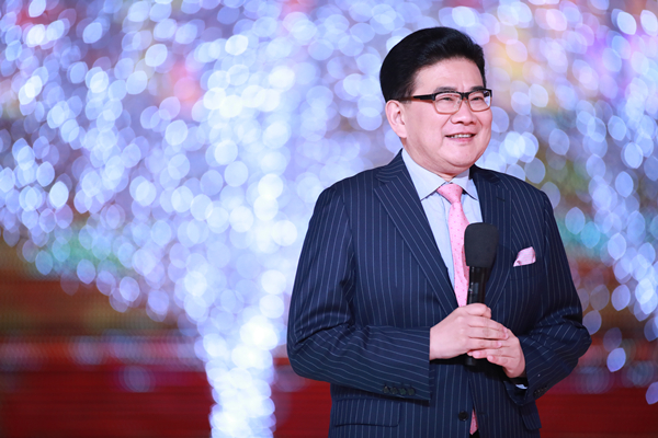 从程十发到黄永玉,从杨振宁到张国荣,听曹可凡聊《我认识一些深情的人》