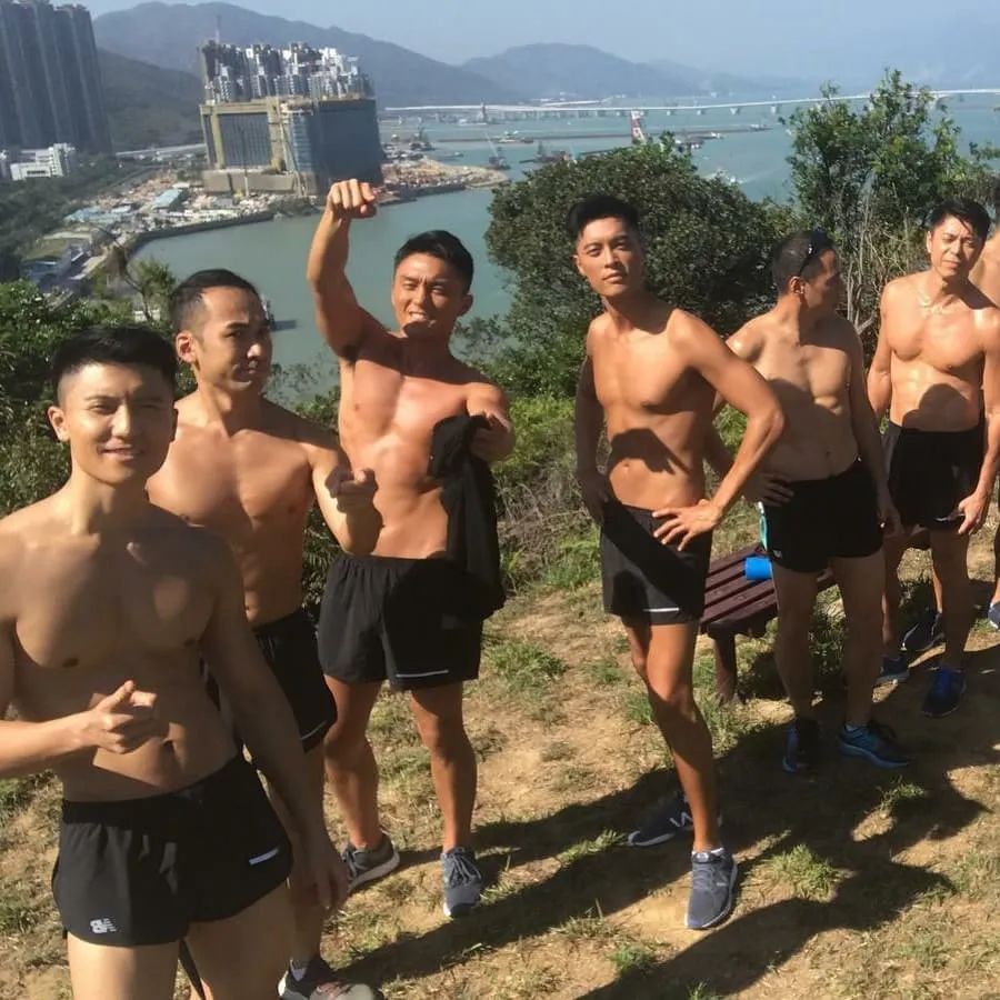 《机场特警》啲露肉镜头,广女真係中意睇?仲以为蔡思贝係男人???