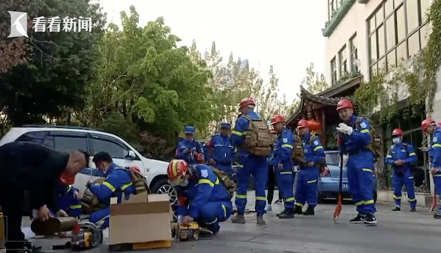 西昌森林火灾仍有明火 今日分三路发起扑火总攻