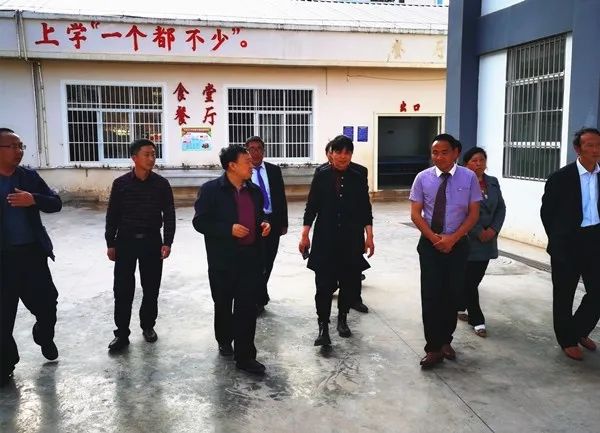 张春骅副厅长在兰坪县开展脱贫攻坚挂牌督战暨开学疫情防控调研