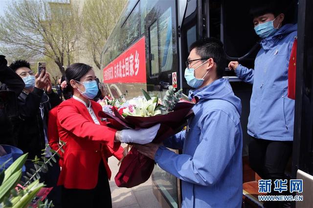 山东东营:欢迎医疗队队员回家
