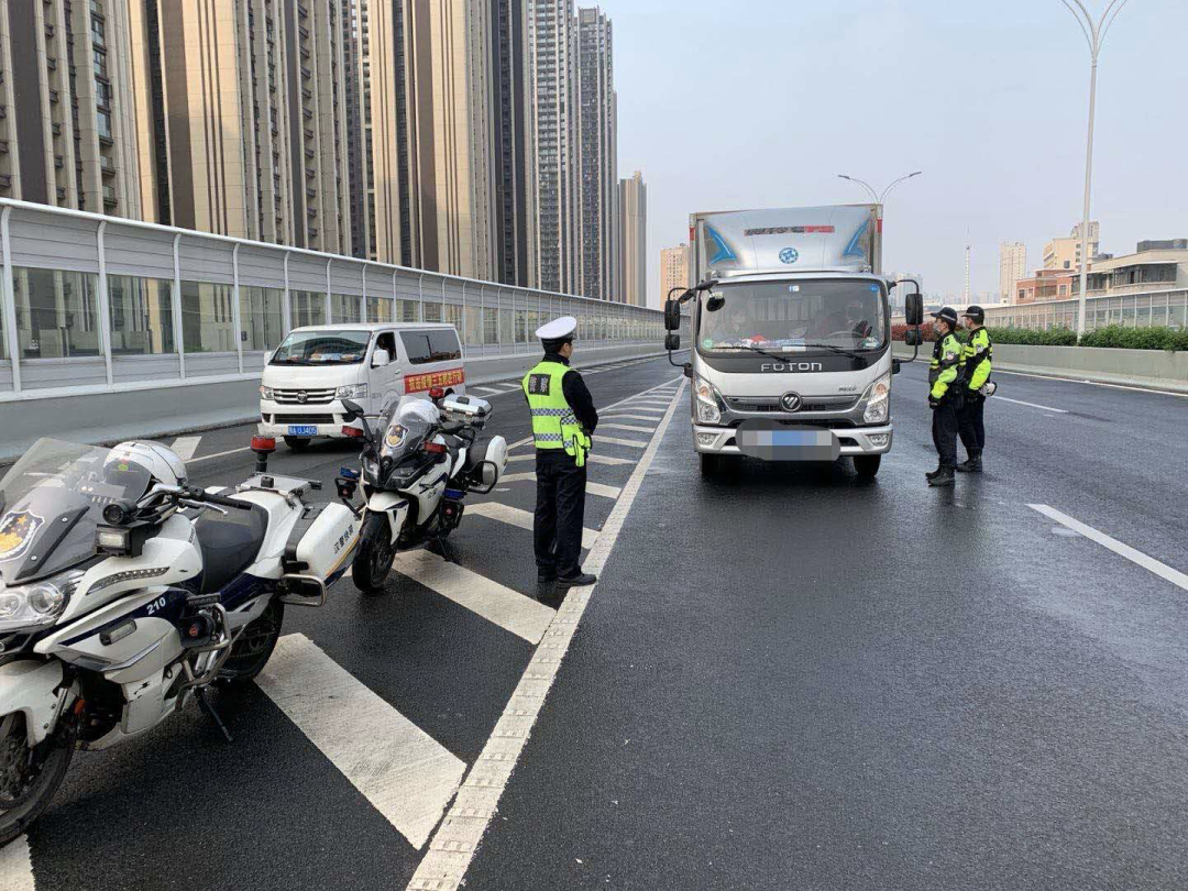 @武汉车主:这些路段严禁电动自行车、大客车、货车通行