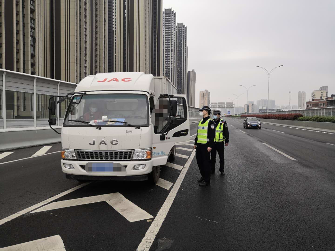 @武汉车主:这些路段严禁电动自行车、大客车、货车通行