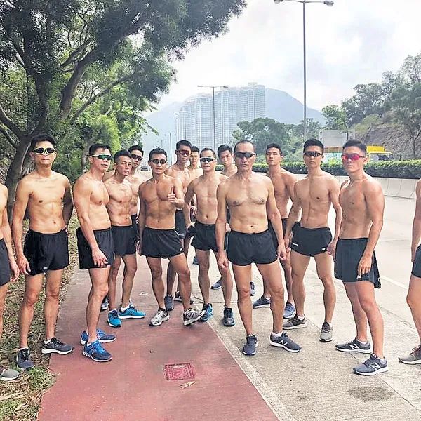 《机场特警》啲露肉镜头,广女真係中意睇?仲以为蔡思贝係男人???