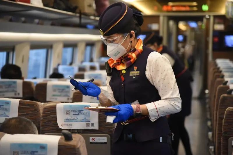 新时代·铁路榜样丨仲召爽:在复兴号上,像红木棉一样绽放