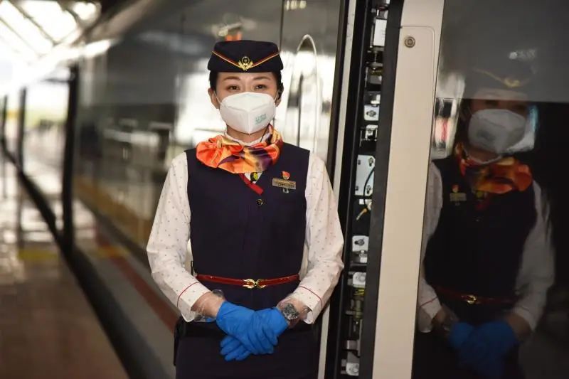 新时代·铁路榜样丨仲召爽:在复兴号上,像红木棉一样绽放