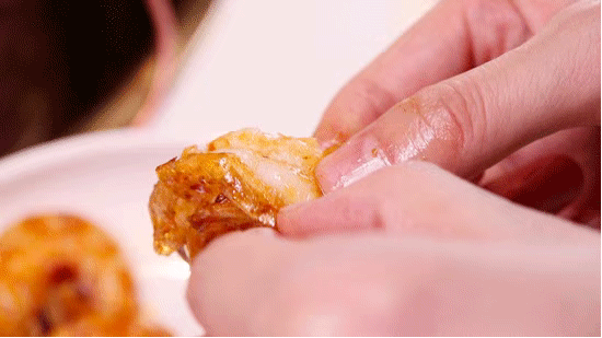 劲爆!魔都美食编辑的私密照流出!