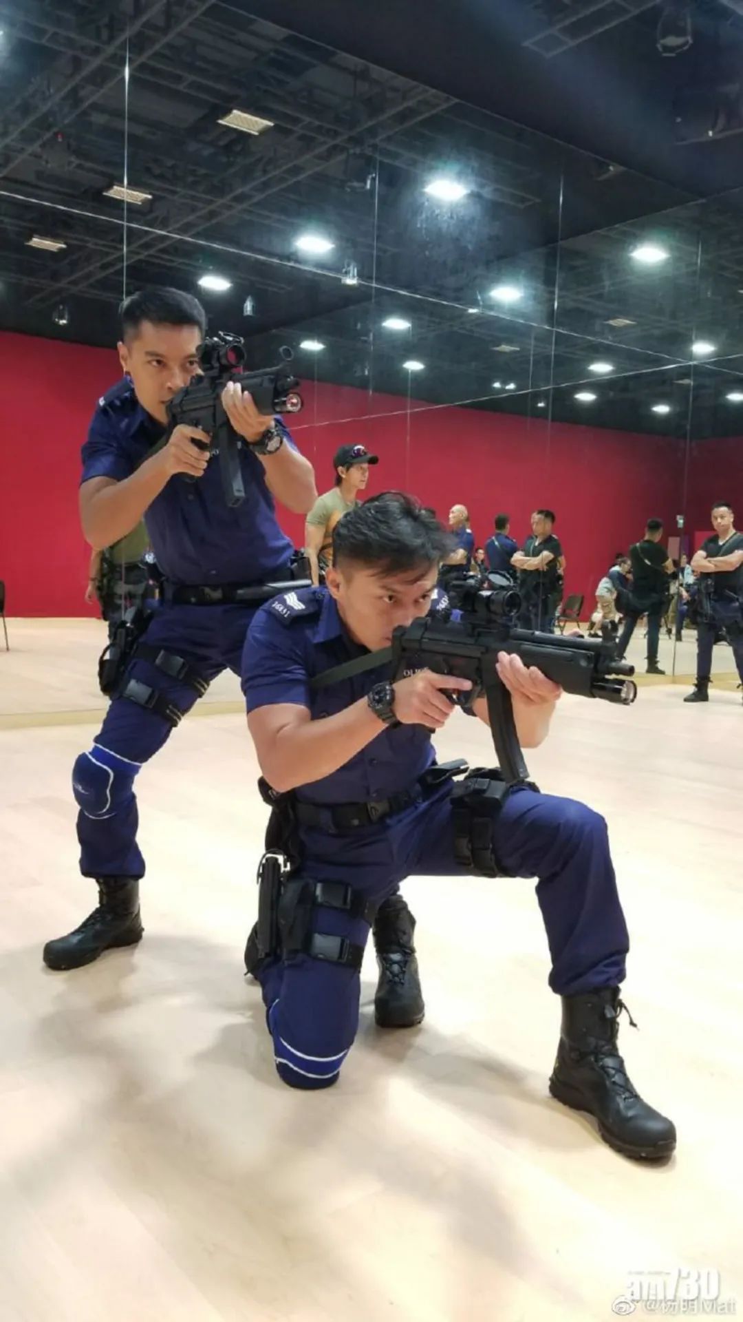 《机场特警》啲露肉镜头,广女真係中意睇?仲以为蔡思贝係男人???