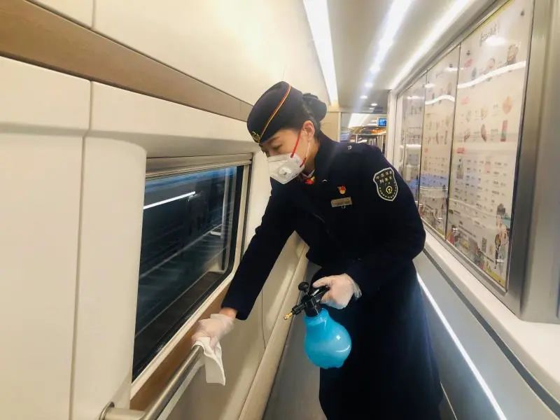 新时代·铁路榜样丨仲召爽:在复兴号上,像红木棉一样绽放