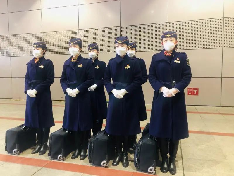 新时代·铁路榜样丨仲召爽:在复兴号上,像红木棉一样绽放