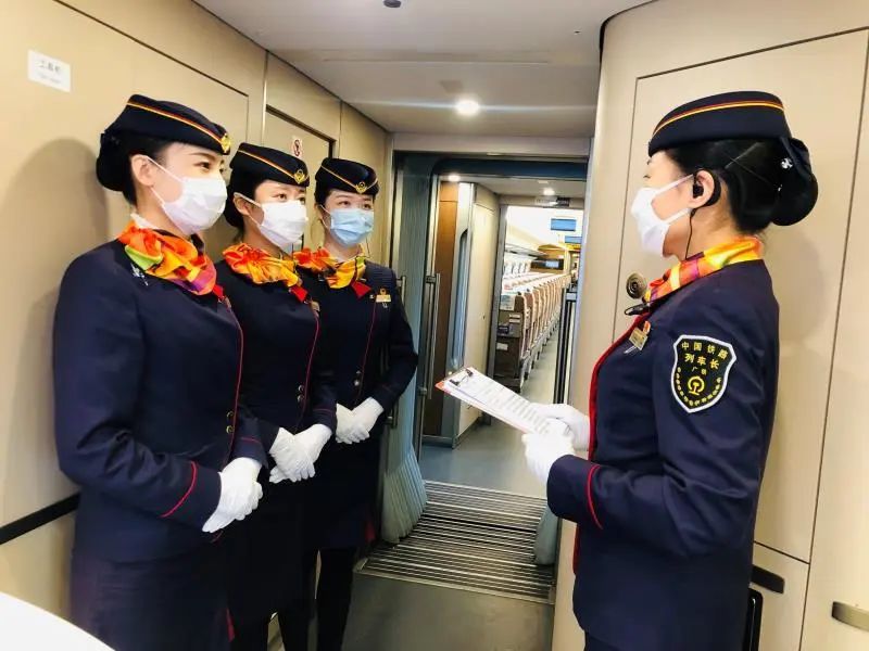 新时代·铁路榜样丨仲召爽:在复兴号上,像红木棉一样绽放