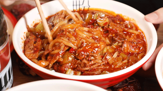 劲爆!魔都美食编辑的私密照流出!