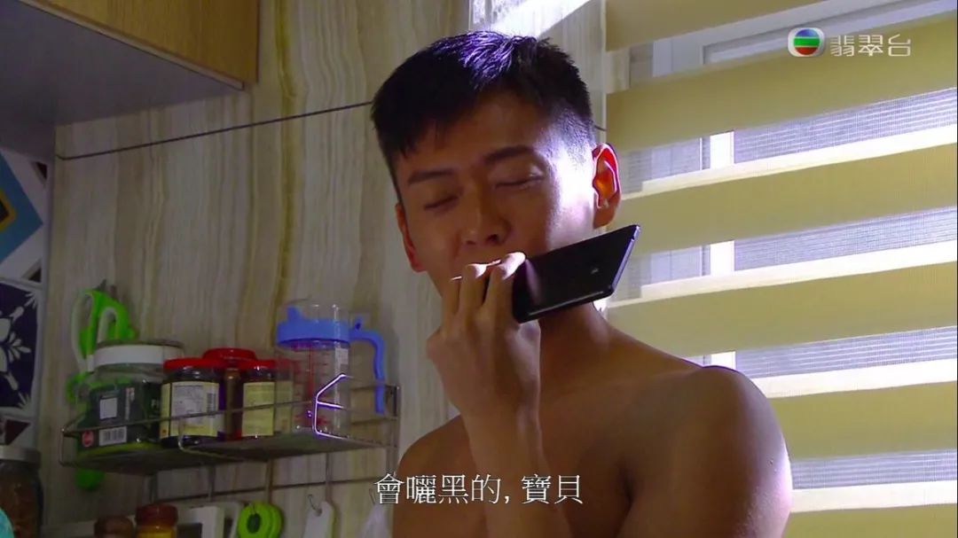 《机场特警》啲露肉镜头,广女真係中意睇?仲以为蔡思贝係男人???