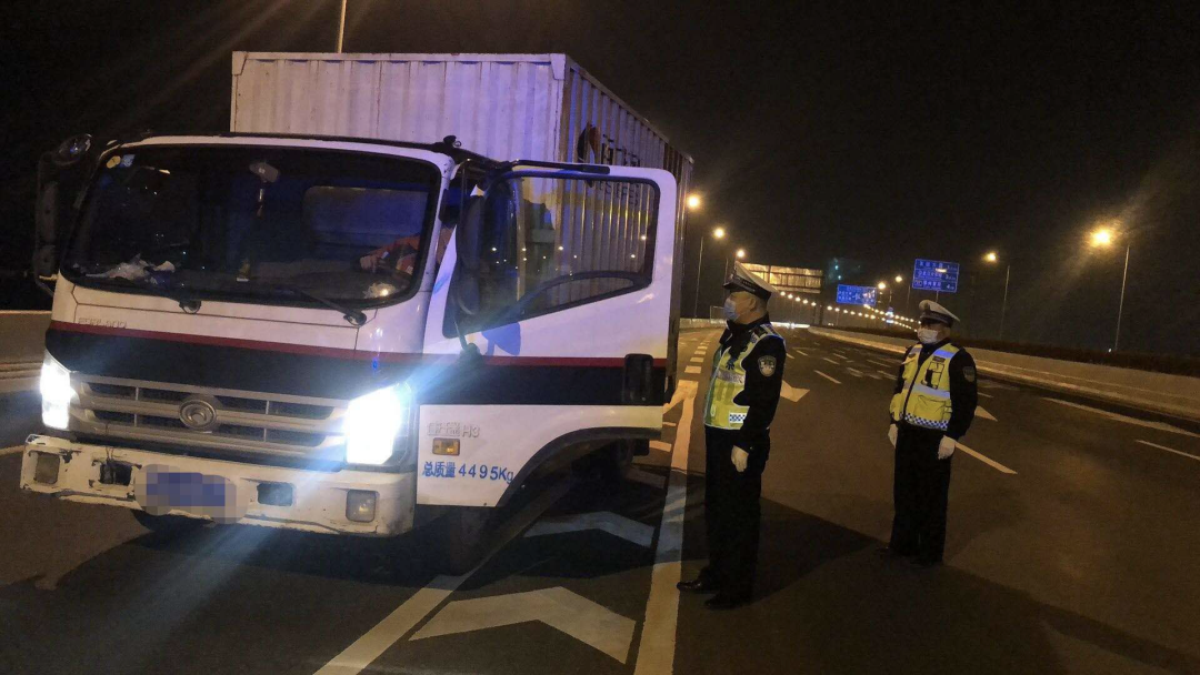 @武汉车主:这些路段严禁电动自行车、大客车、货车通行