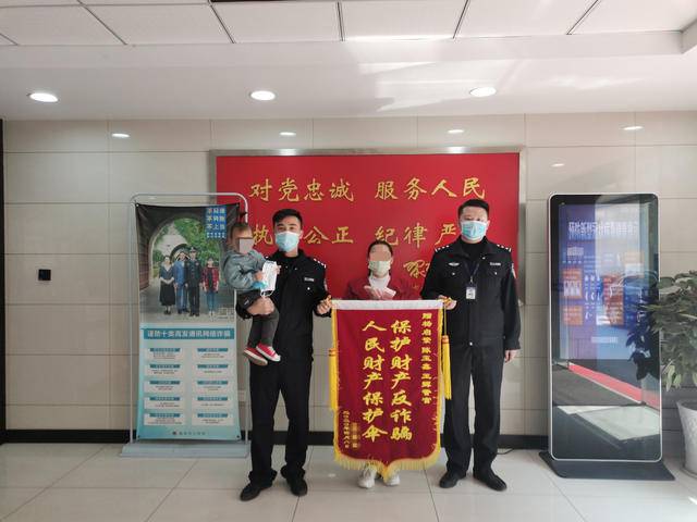 灰色项目-挂机方案男网友说知道软件毛病投注稳赚不赔，她信了丧失3万元后警方帮追回_新浪消息 ...挂机论坛(1)
