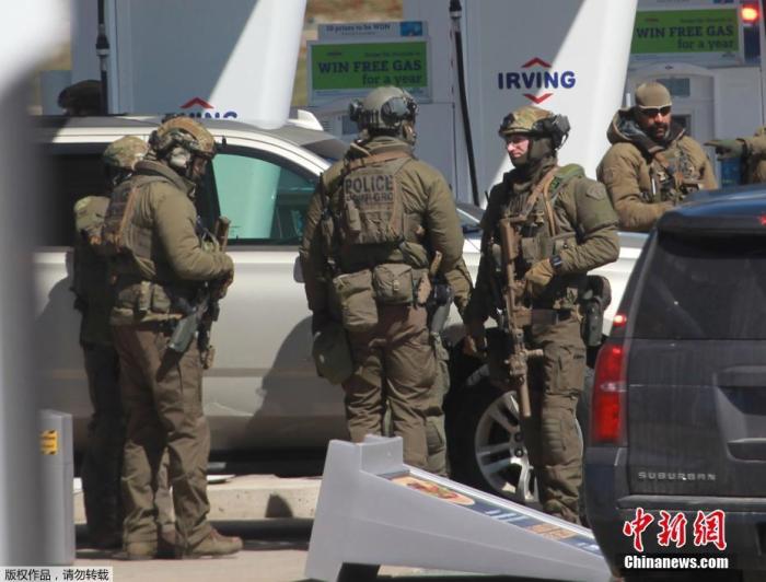 ͼΪ���ô�ʼ��ﾯ�ִ�һ��ǹ�����ֳ���