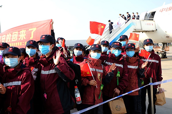 2020年4月6日，陕西省最后一支援助湖北医疗队——陕西第二批医疗队121名队员，回到了阔别了两个多月的三秦大地。人民视觉 图