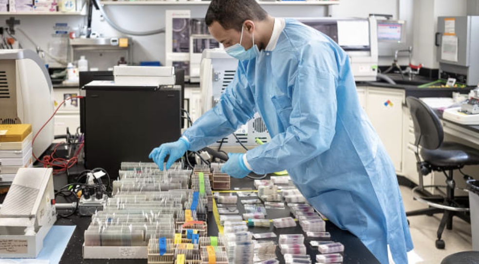 欧美多项抗体检测研究表明：“群体免疫”远未