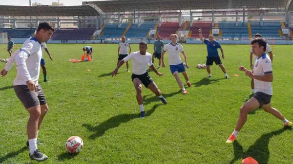 中甲新疆队降薪10%至50%不等，中超球队会紧随其