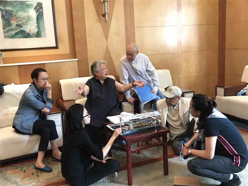 朱镕基曾“点赞”这位女导演作品,昨天她推出网络“新作”