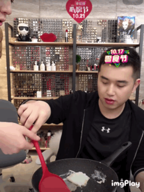 从主播到明星,李佳琦背后的粉丝经济 | 赠书