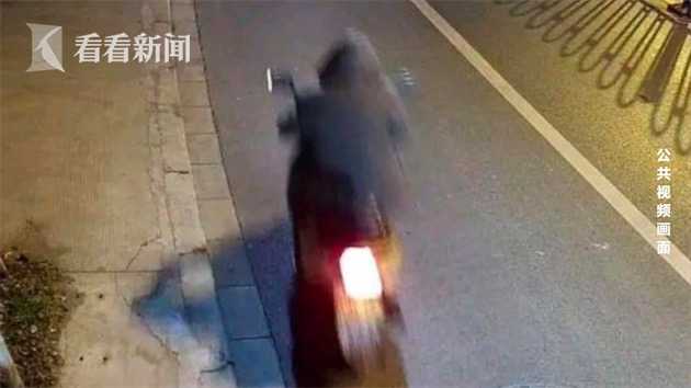 男子连偷11部手机 撞警车后疯狂逃亡8小时