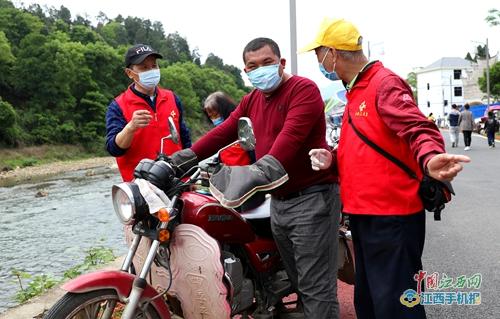 永新：志愿服务助力“文明旅游”（图）